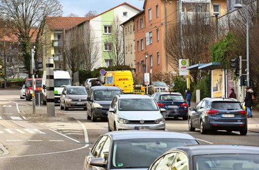 Jeden Tag fahren rund 27 000 Fahrzeuge durch die Schorndorfer Straße. Damit ist sie  eine der meist genutzten Verbindungen in der Stadt. Foto: Horst Rudel