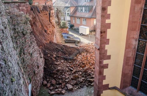 Am Dienstag war ein Abschnitt der Mauer zusammengebrochen. Foto: dpa/Christoph Schmidt