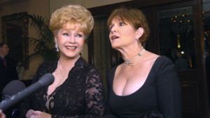 Debbie Reynolds (links) ist nur einen Tag nach ihrer Tochter Carrie Fisher gestorben. Foto: dpa