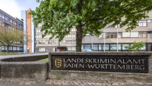Das LKA Baden-Württemberg erweitert sein Beratungsangebot für Mandatstragende um eine psychologische Komponente. Foto: IMAGO/Arnulf Hettrich/IMAGO/Arnulf Hettrich