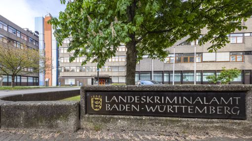 Das LKA Baden-Württemberg erweitert sein Beratungsangebot für Mandatstragende um eine psychologische Komponente. Foto: IMAGO/Arnulf Hettrich/IMAGO/Arnulf Hettrich