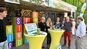 Die Fairtrade-Gruppe zeigt Präsenz auf dem Marbacher Wochenmarkt. Foto: Werner Kuhnle