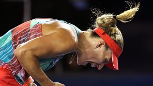 Angelique Kerber kann es nicht fassen. Sie bezwingt Serena Williams im Finale der Australian Open. Foto: AP