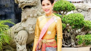 Das vom Thailand Royal Office zur Verfügung gestellte Foto zeigt Sineenatra Wongvajirabhakdi. Der thailändische König Maha hat seine langjährige Freundin Sineenat den Titel „Chao Khun Phra“, zu Deutsch: Königlich-Adelige Gemahlin, verliehen. Foto: AP