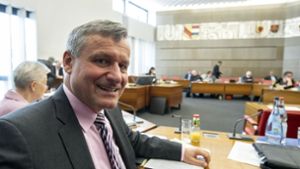 Sieht keine unüberwindlichen Hindernisse zwischen Liberalen und Grünen: FDP-Landtagsfraktionschef Hans-Ulrich Rülke, hier im Rathaus von Pforzheim Foto: dpa/Uli Deck