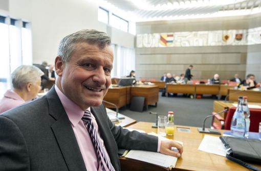 Sieht keine unüberwindlichen Hindernisse zwischen Liberalen und Grünen: FDP-Landtagsfraktionschef Hans-Ulrich Rülke, hier im Rathaus von Pforzheim Foto: dpa/Uli Deck