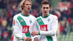 Frank Fahrenhorst (li.) und Miroslav Klose spielten gemeinsam für Werder Bremen – nun trafen sie als Trainer bei einem Testspiel aufeinander. Foto: imago/Ulmer