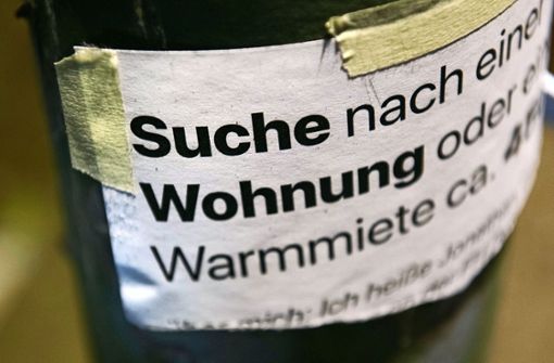Die Suche nach einer bezahlbaren Wohnung ist in Stuttgart nur durch Zufall erfolgreich. Foto: dpa/Paul Zinken
