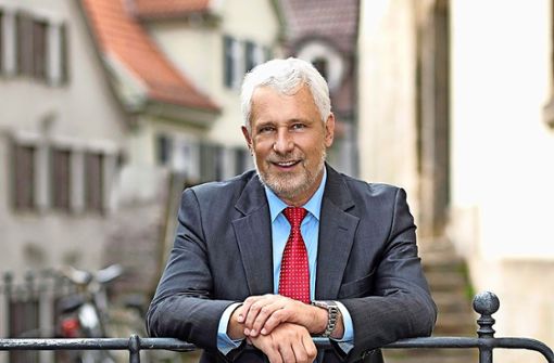 Der Nürtinger Oberbürgermeister Otmar Heirich blickt auf 42 Jahre als Kommunalpolitiker zurück. Foto: Stadt Nürtingen