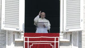 Papst Franziskus, hier beim Agelus-Gebet am 19. August, hat in einem Brief die Missbrauchsfälle in der Kirche verdammt. Foto: AP