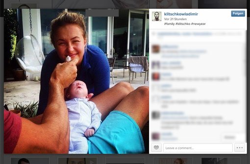 Kleine Familie: Baby Kaya liegt auf dem Schoss von Wladimir Klitschko, Hayden Panettiere wird gefüttert. Foto: http://instagram.com/klitschkowladimir