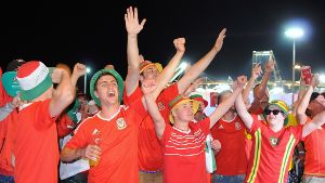 Kommen die Fans noch rechtzeitig zum Spiel Wales gegen Belgien? Manche stecken noch im Eurotunnel fest. Foto: AFP