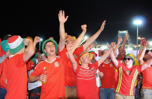 Kommen die Fans noch rechtzeitig zum Spiel Wales gegen Belgien? Manche stecken noch im Eurotunnel fest. Foto: AFP