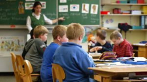 Mit einem späteren Start der ersten Fremdsprache soll der Lehrermangel in Baden-Württemberg bekämpft werden. Foto: dpa