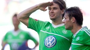 Christian Träsch (re.) durfte zuletzt nicht oft mitjubeln beim VfL Wolfsburg. Foto: dpa