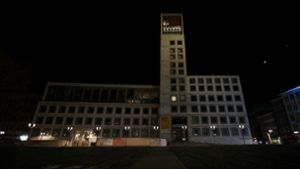Das Stuttgarter Rathaus im Dunkeln – während der „Earth Hour“. Foto: Lichtgut/Julian Rettig