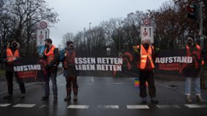 Am 24. Januar 2022 blockierten Aktivisten der Gruppe „Letzte Generation“ zum ersten Mal Autobahnauffahrten in Berlin. Foto: dpa//Paul Zinken