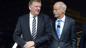 Andreas Renschler (links) und Dieter Zetsche, Vorstandsvorsitzender der Daimler AG und Leiter von Mercedes-Benz Cars. Foto: dpa