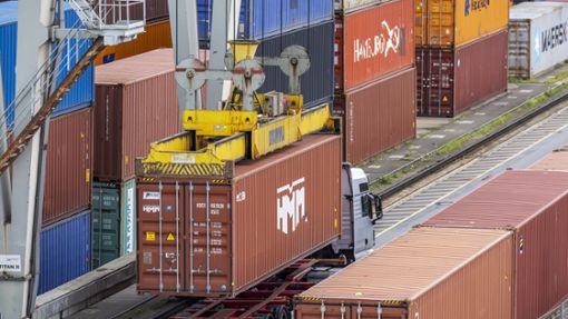Die Exporterwartungen der Industrie sind eingebrochen. Foto: imago/Arnulf Hettrich