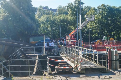 An dieser Schleuse in Benningen stürzte ein 39-Jähriger rund 20 Meter in den Tod. Foto: SDMG