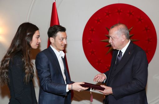 Am Freitag heiraten Mesut Özil und seine Freundin Amine Gülse in der Türkei. Foto: dpa
