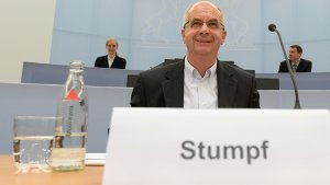 Der frühere Polizeipräsident Siegfried Stumpf vor dem Schlossgarten-Untersuchungsausschuss in Stuttgart Foto: dpa