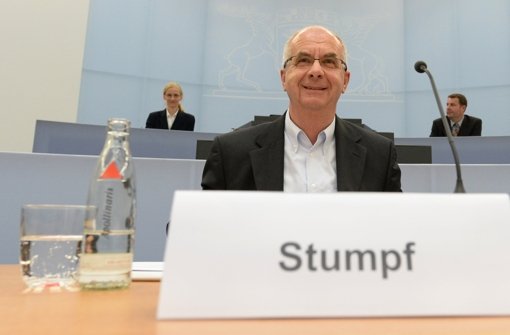 Der frühere Polizeipräsident Siegfried Stumpf vor dem Schlossgarten-Untersuchungsausschuss in Stuttgart Foto: dpa