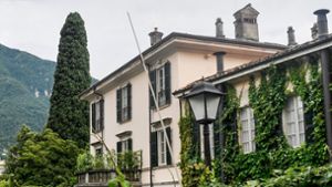 George Clooney bleibt wohl doch am Comer See: Die Nachricht über den Verkauf der „Villa Oleandra“ hatte für viel Wirbel gesorgt. Foto: dpa/Claudio Furlan