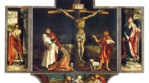 Das geschlossene Retabel mit der Kreuzigung, dem Hl. Sebastian (li.) und dem Hl. Antonius sowie der Beweinung Christi in der Predella (unten) Foto: Musée Unterlinden, Colmar