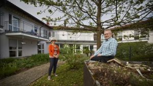 Luminita Eberhard und Dieter Unterseher  wollen das ehemalige Pflegeheim zum Mehrgenerationenhaus umgestalten. Foto: Gottfried Stoppel