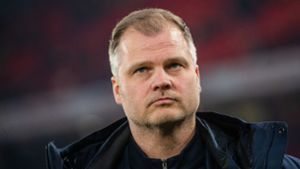 VfB-Sportdirektor Fabian Wohlgemuth hat sich hinter Torwart Fabian Bredlow gestellt. (Archivbild) Foto: dpa/Christoph Schmidt