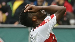 Ein verzweifelter Carlos Mané: An der eigenen Misere trägt der VfB Stuttgart ein gehöriges Maß an Mitschuld, meint unser Kommentator. Foto: Pressefoto Baumann