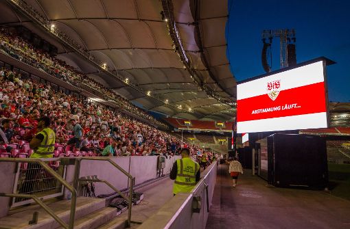 Große Kulisse: Über 14 000 VfB-Mitglieder kamen am Donnerstag zur außerordentlichen Mitgliederversammlung. Foto: dpa