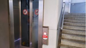 Wandertag beginnt –  Aufzug am Bahnhof defekt