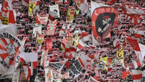 Rund 4000 VfB- Fans reisen mit nach Kaiserslautern zum DFB-Pokalspiel. Foto: Pressefoto Baumann