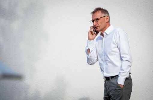 Viel telefonieren steht für VfB-Manager Michael Reschke derzeit auf der Tagesordnung. Foto: dpa
