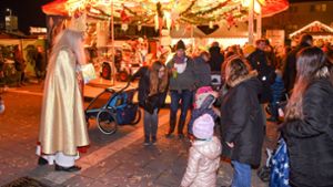 Wieder möglich: Begegnung mit Sankt Nikolaus beim „Adventszauber“ am Böblinger Elbenplatz. Foto: Archiv/Thomas Bischof