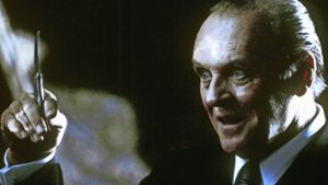 Hollywoods Parade-Serienmörder: Der Psychiater und Kannibale Hannibal Lecter (gespielt von Anthony Hopkins) im Spielfilm „Das Schweigen der Lämmer“ von 1991. Foto: Tobis/dpa