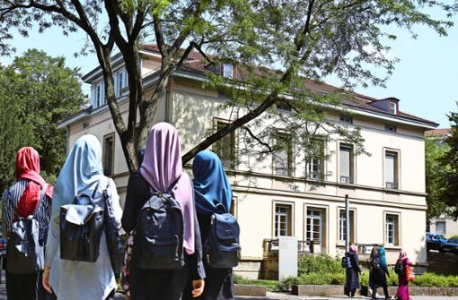 Muslimische Studentinnen vor dem Zentrum für islamische Theologie in Tübingen. Foto: Horst Haas