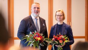 Steffen Schütz (l) und Katja Wolf sind die neuen Landesvorsitzenden des Landesverbandes Thüringen Bündnis Sahra Wagenknecht (BSW). Foto: Michael Reichel/dpa