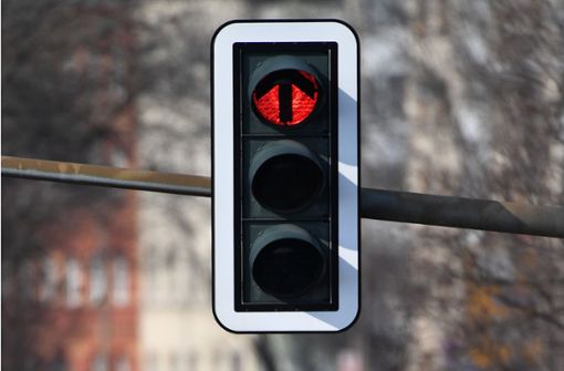 Wenn die Ampel eine Sekunde lang Rot zeigt, dräut ein Fahrverbot, so man weiterfährt. (Symbolbild) Foto: dpa