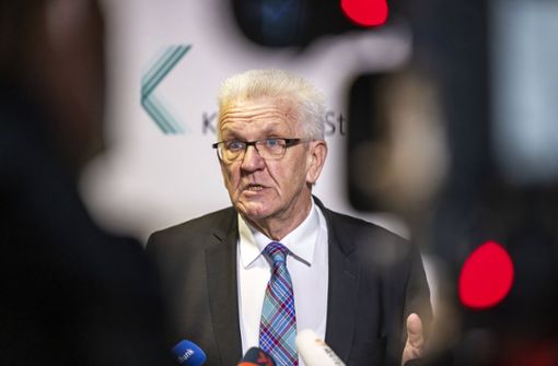 Ministerpräsident Kretschmann bittet um Klärungszeit. Foto: imago images/Arnulf Hettrich