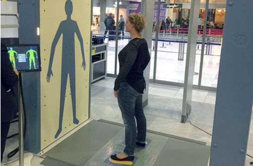 Der Sicherheitsscanner am Flughafen soll verbotene Gegenstände erkennen. Foto: Bundespolizei/dpa