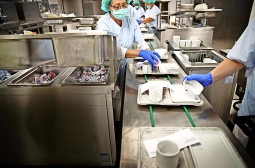Der erwünschte  höhere Anteil von Bioprodukten wäre in der Klinikküche in Winnenden   auch mit merklich höheren Kosten verbunden. Foto: Gottfried Stoppel