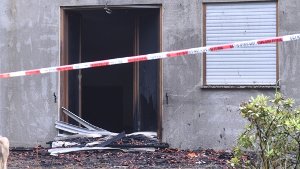 Der Brandanschlag von Remchingen wirft weiterhin Fragen auf.  Foto: dpa