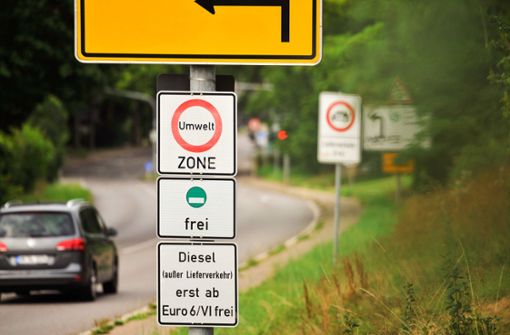 Im Juli wurden die Schilder für die kleine Umweltzone aufgestellt. In sie dürfen  Dieselfahrzeuge nur mit der Euronorm  6 oder einer Ausnahmegenehmigung einfahren. Foto: Lichtgut/Max Kovalenko