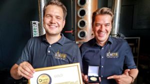 Erneut haben   Markus Escher (links) und Alexander „Sandy“ Franke für ihren Ginstr Gold für den weltweitbesten GIn mit Tonic geholt. Foto: /nstr