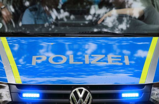 Auf einem Wanderparkplatz in Bayern sind zwei Leichen in einem Wohnmobil entdeckt worden, teilt die Polizei mit (Symbolbild). Foto: dpa-Zentralbild