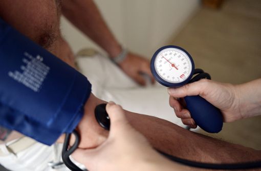 Für Patienten mit zu hohem Blutdruck gibt es eine ganze Reihe von Behandlungsmöglichkeiten. Foto: dpa