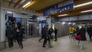 Nach wie vor ist der Ludwigsburger Bahnhof kein Ort, an dem sich die Menschen  gerne und lange aufhalten. Foto: factum/Jürgen Bach